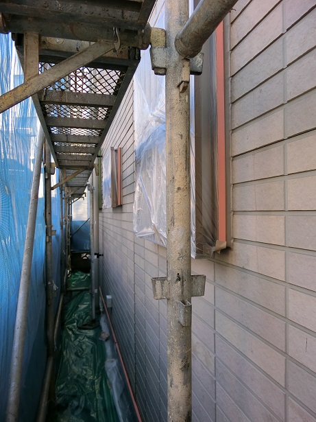 足立区　外壁塗替え工事　養生作業
