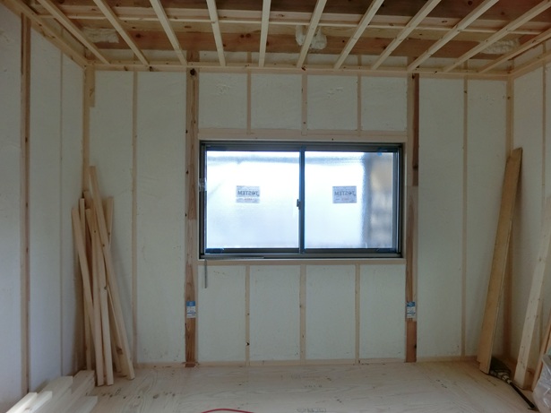 断熱工事の様子